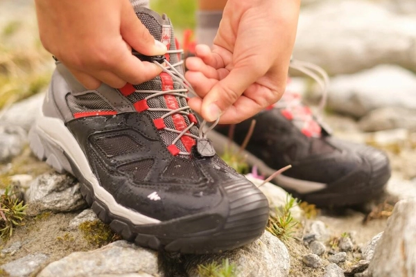 Hướng Dẫn Vệ Sinh & Giặt Giày Thể Thao Leo Núi